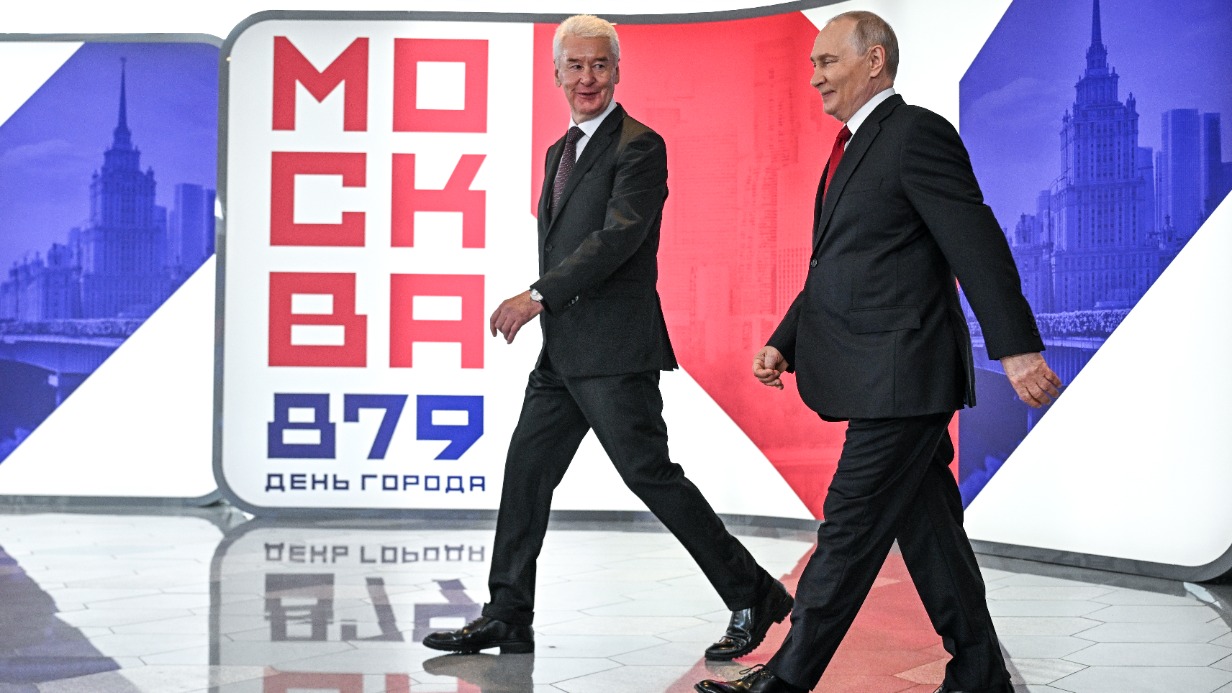 5 сентября. Президент России Владимир Путин и мэр Москвы Сергей Собянин (слева) в концертном зале «Зарядье» перед открытием знаковых объектов в День города