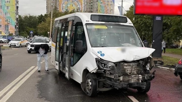 Пять человек пострадали в ДТП с автобусом и легковушкой в Раменском