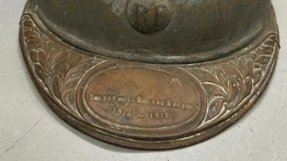 Девушка привезла в Москву французскую армейскую каску 1915 года: фото