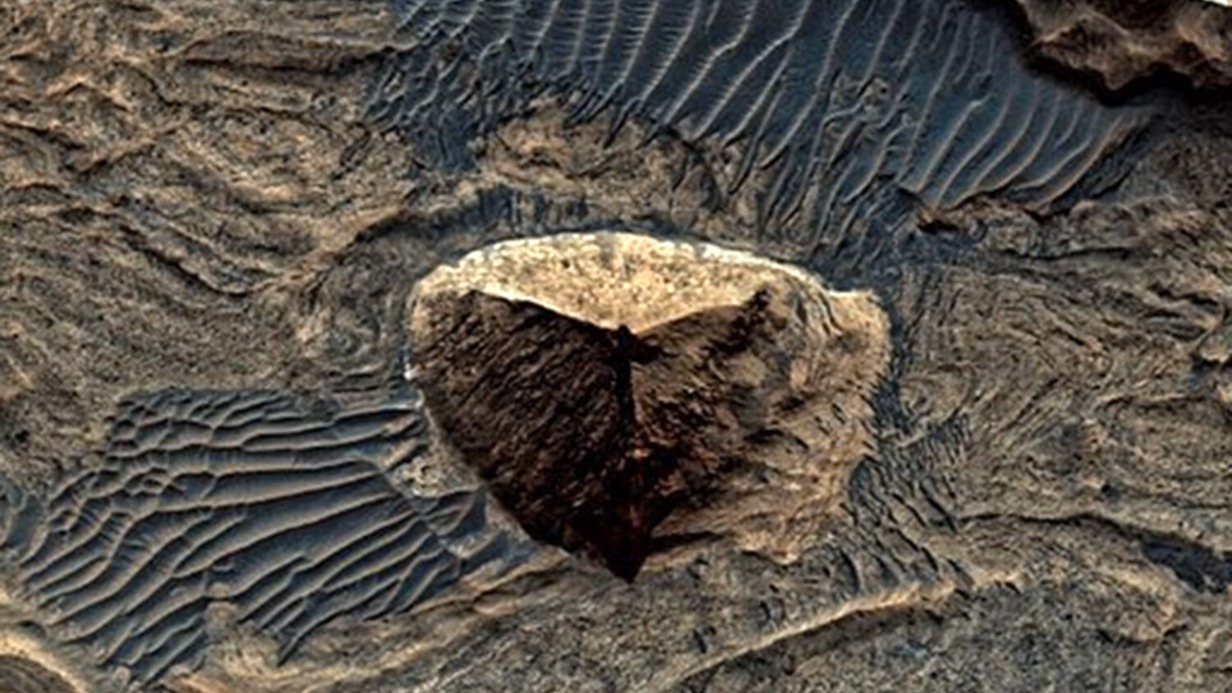 Curiosity нашел на Марсе странные отверстия, которые поставили ученых в тупик