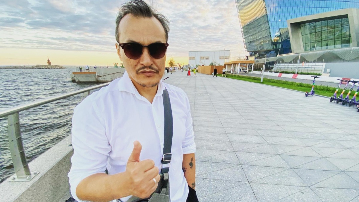 Музыкант Нияз Садыков рассказал, как 25 километров убегал от медведя на скутере