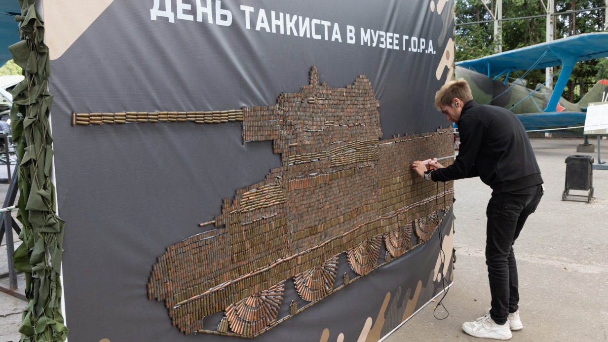 Танк из 50 тысяч гильз создали в Музее Победы