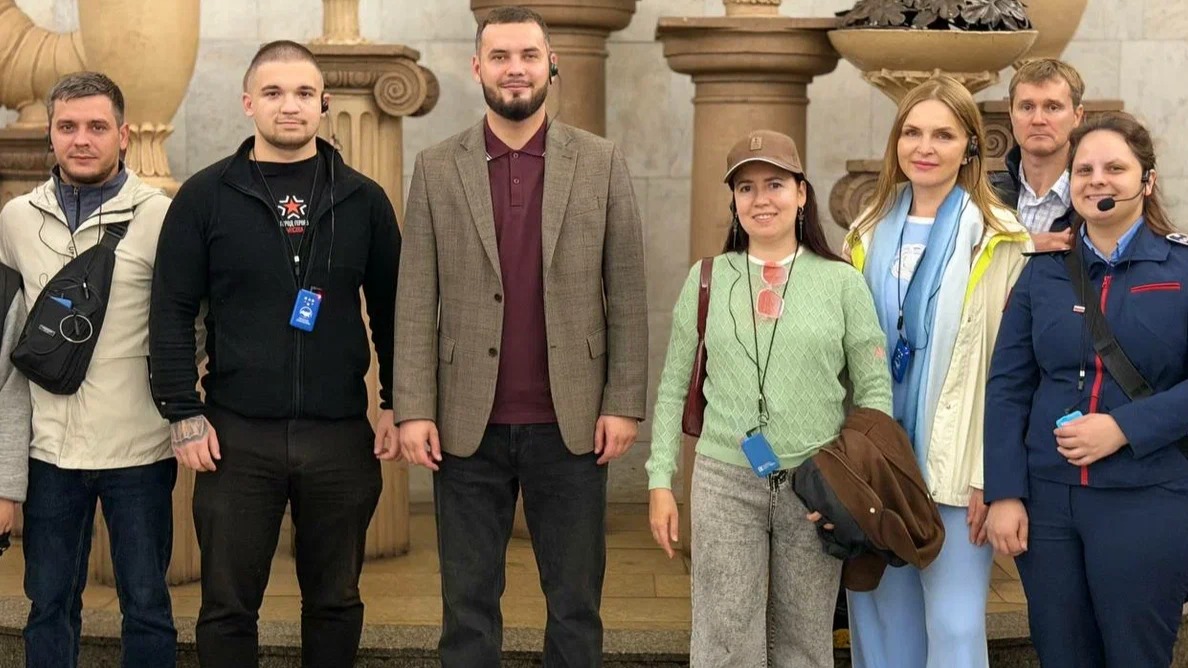 Экскурсию по метро провели для ветеранов СВО в рамках проекта «Мост поколений»