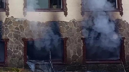 Пожарный в свой выходной спас детей из горящей сауны в деревне под Дмитровом