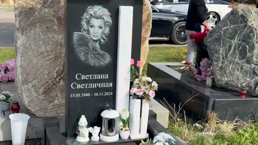 Памятник актрисе Светлане Светличной появился на Троекуровском кладбище
