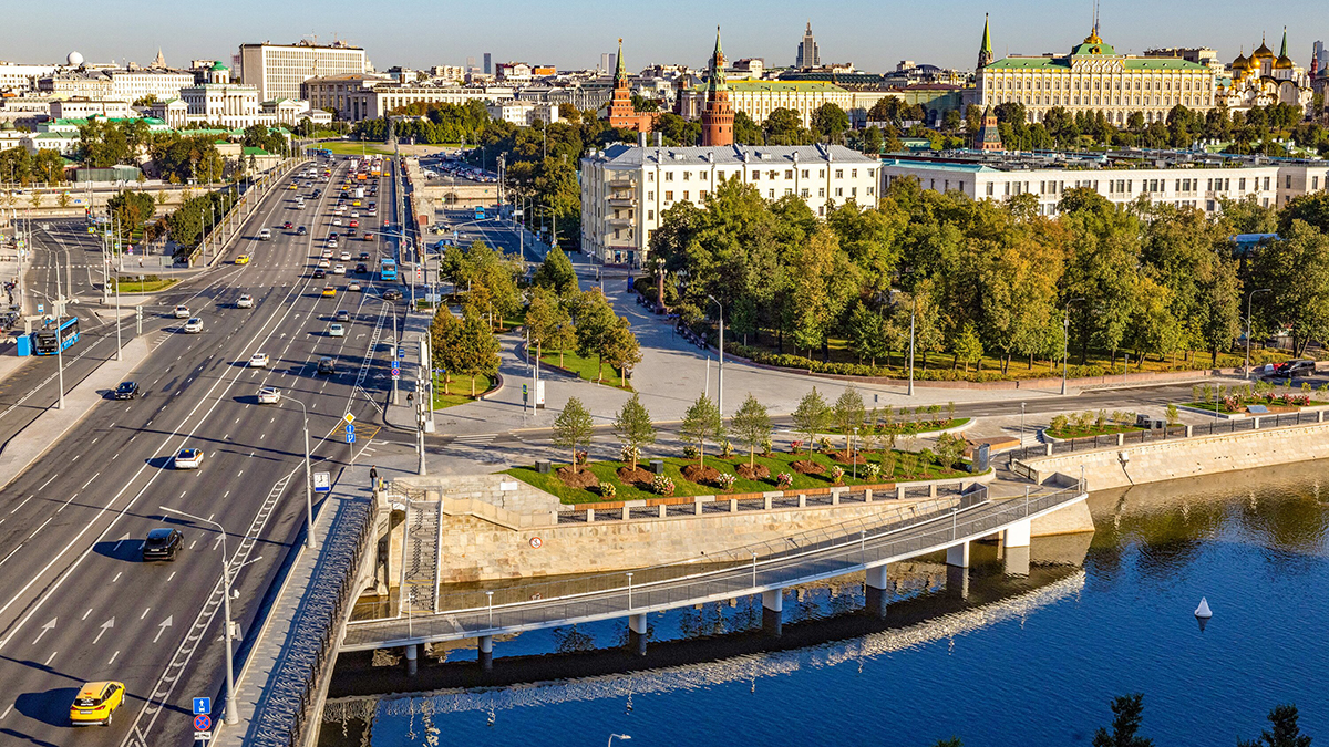 Движение транспорта восстановили на набережных в центре Москвы