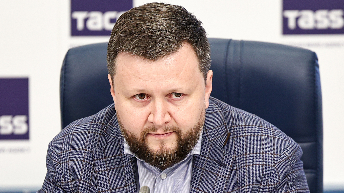 Журналиста Дмитрия Еловского* заочно арестовали: в чем его обвиняют