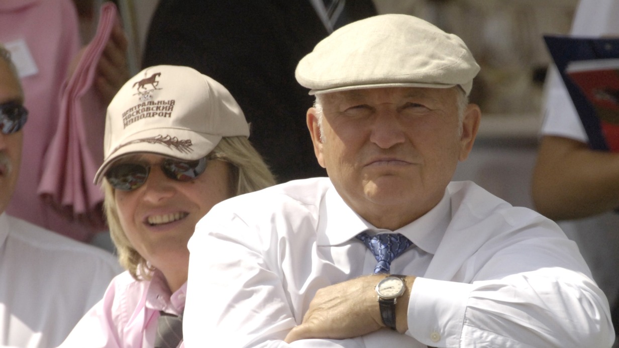 Юрий Лужков с женой Еленой Батуриной на ипподроме. Фото 2006 года