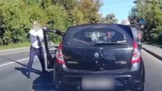 Мужчина ударил женщину-водителя на улице Радио в Москве 16 сентября: последствия