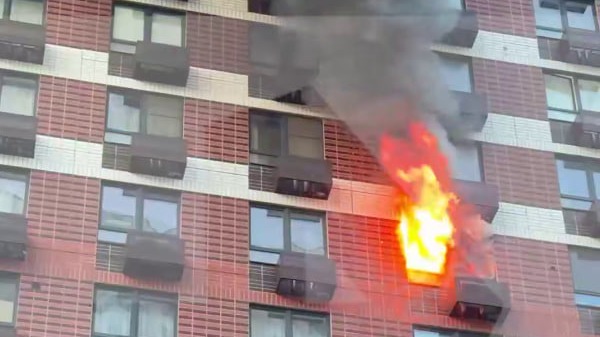 Пожар произошел в многоэтажном доме в подмосковных Котельниках