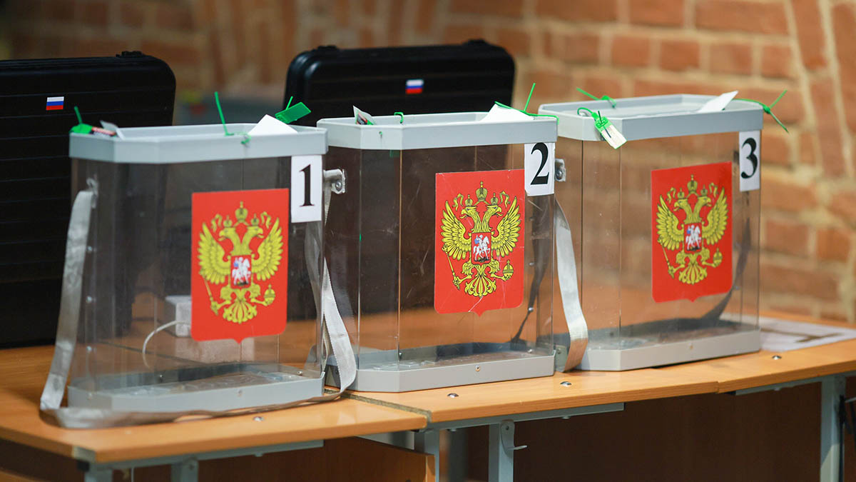 Членов УИК в Орловской области отстранили из-за повреждения пломбы на ящике
