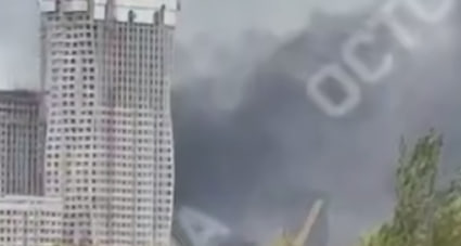 Дым на стройке в районе ЖК на Южнопортовой улице