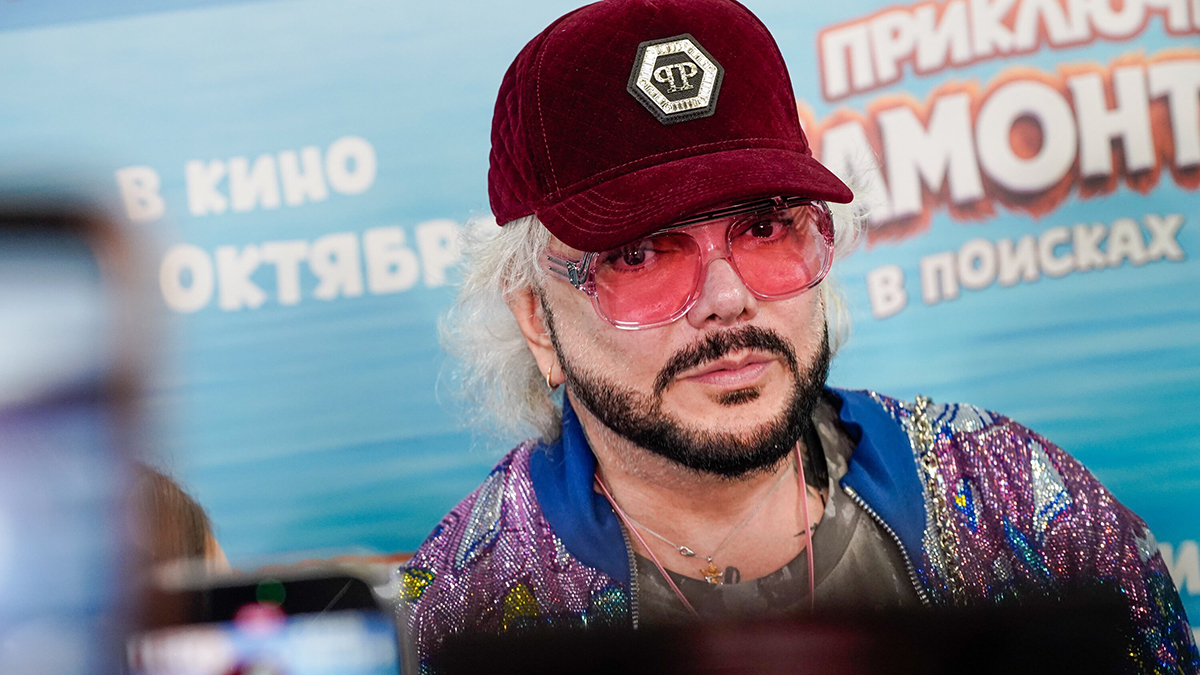 Киркоров пожаловался, что Дени Байсаров не позвал его на открытие своей выставки