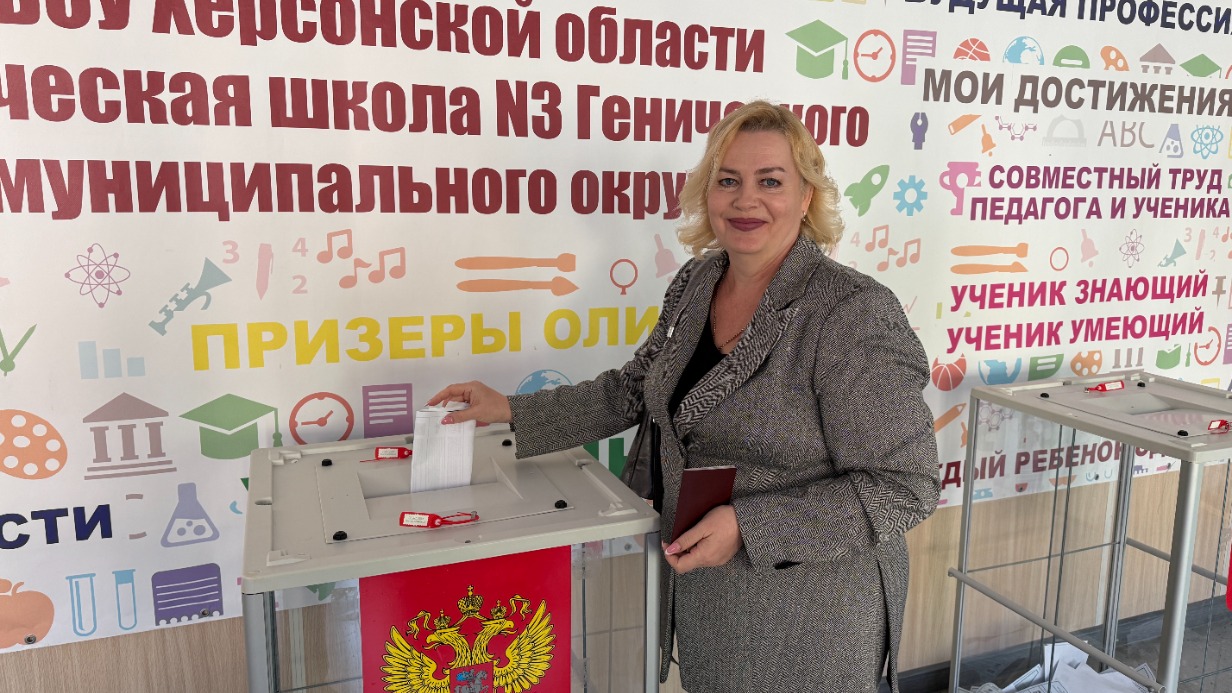 19 сентября. Воспитатель детского сада Марина Коваль (фамилия и имя изменены по просьбе героини. — «ВМ») голосует на выборах в Госдуму