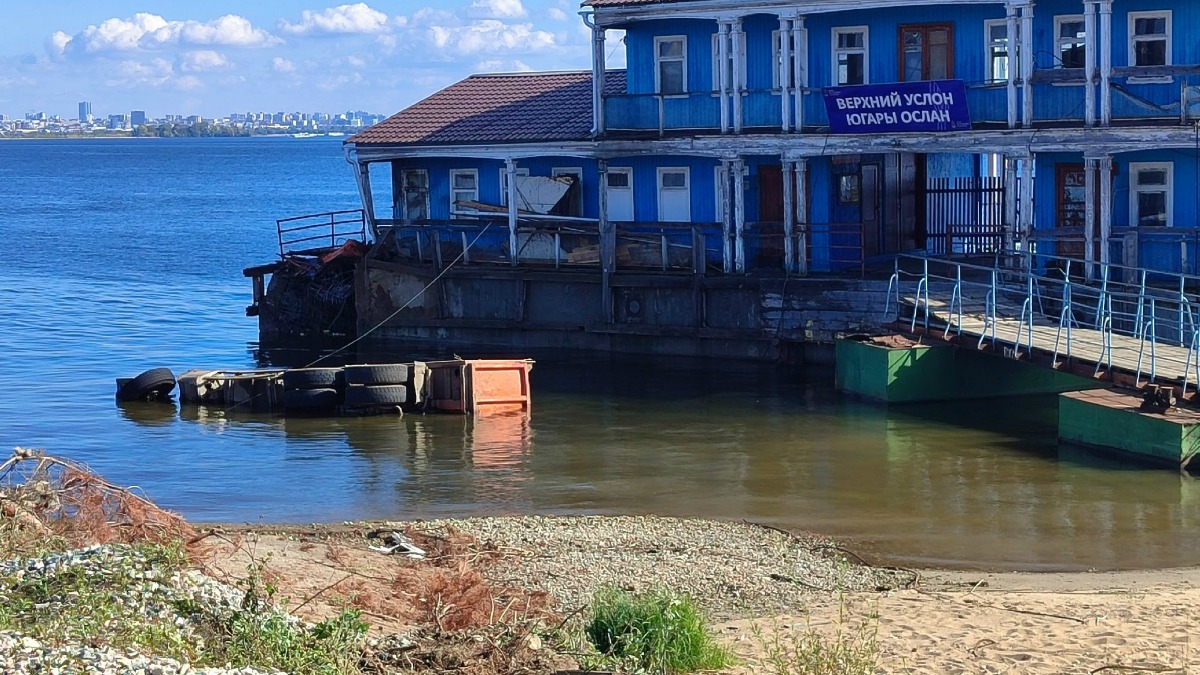 Грузовик в Татарстане протаранил пристань и утонул, водитель погиб