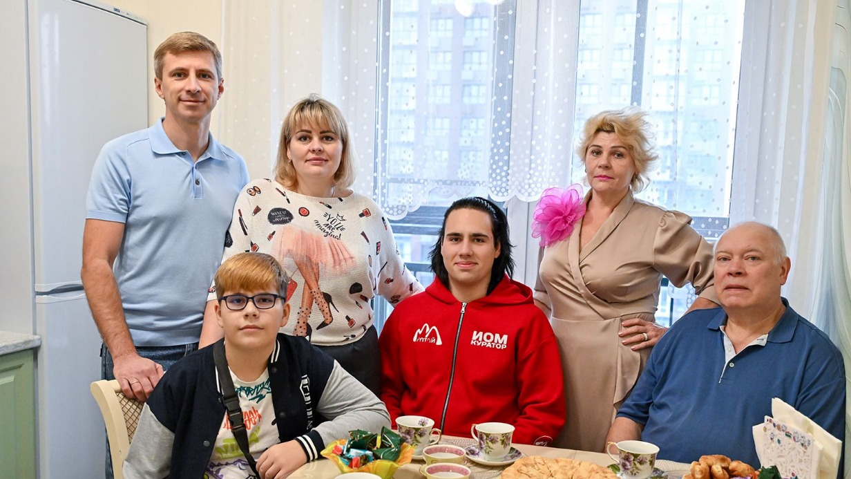 Семья Лис получила квартиру по программе реновации в новом жилом комплексе на Рязанском проспекте и уже отметила новоселье