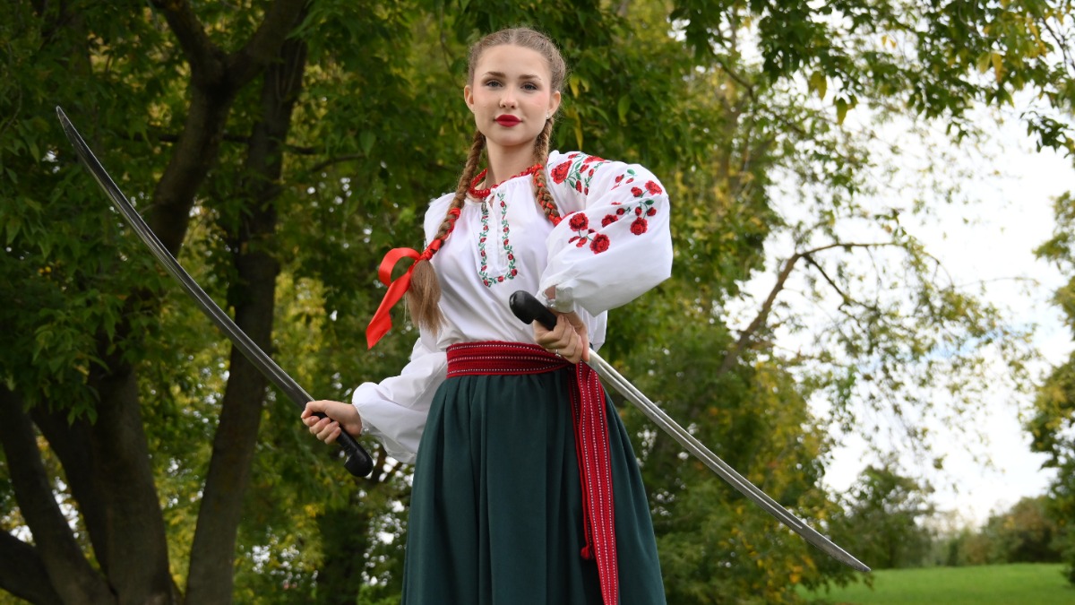 12 сентября. Анастасия Блигоцкая приехала на фестиваль «Казачья станица Москва» из Новороссийска, чтобы показать своё умение владеть шашкой