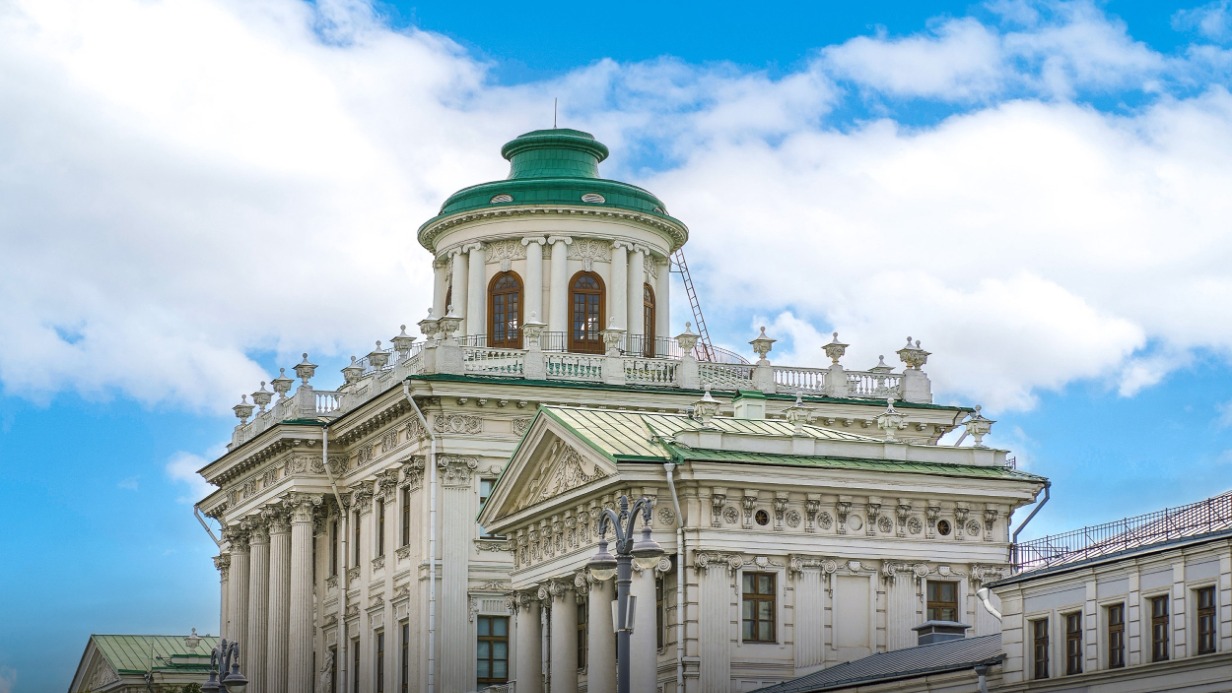 Собянин: В Москве реализуется крупнейшая в мире программа реставрации памятников