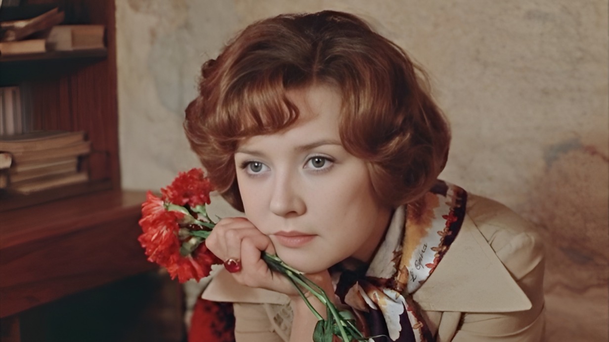 Героиня Веры Алентовой Екатерина с точки зрения западных феминисток добилась успеха во всех сферах жизни, но по-настоящему счастливой она стала, только когда встретила любовь