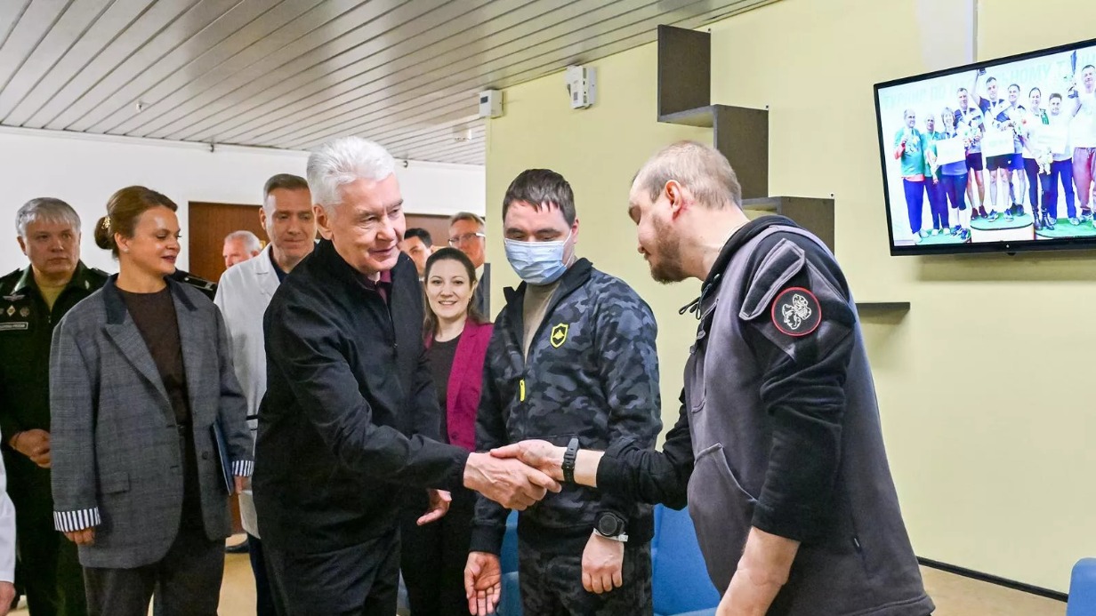 Мэр Москвы Сергей Собянин и замминистра обороны РФ Анна Цивилева в Госпитале для ветеранов войн № 3