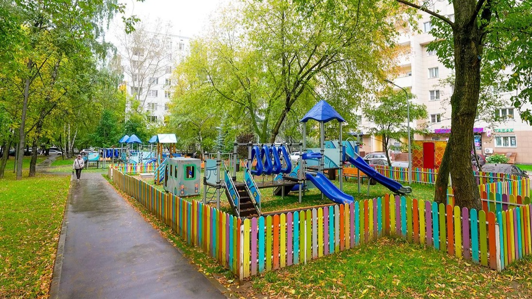 В московских дворах создали удобные маршруты к жилым домам и социальным объектам