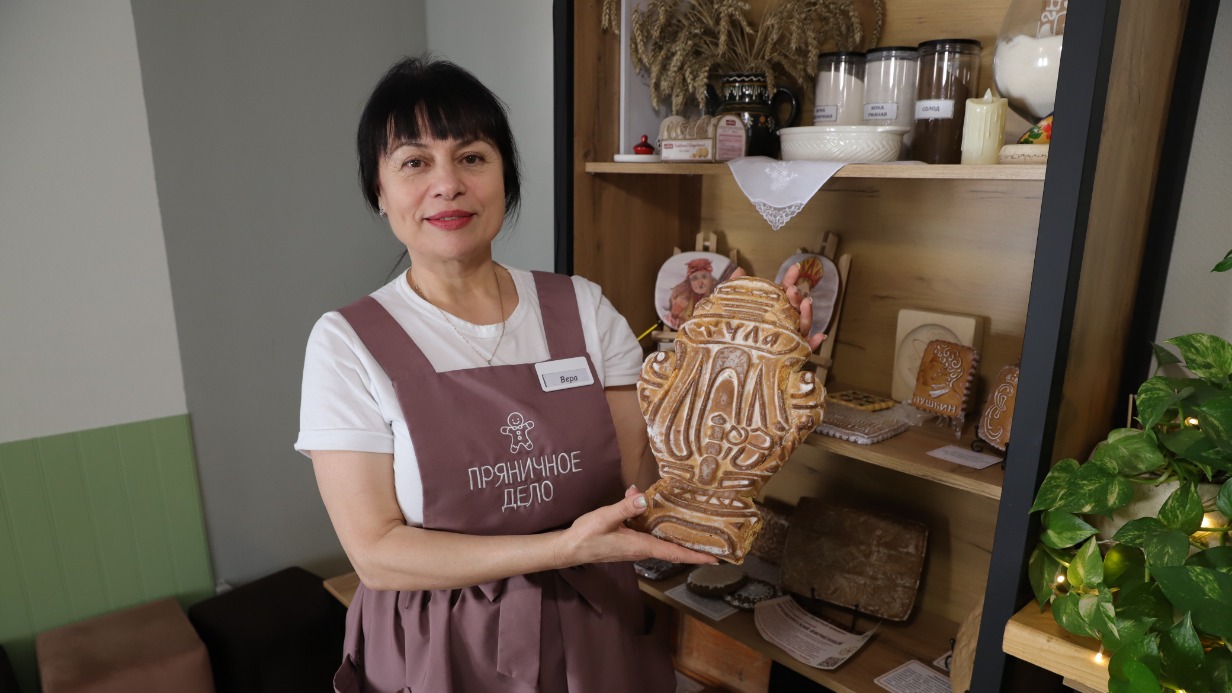 Пряничница Вера Залуцкая с тульским пряником