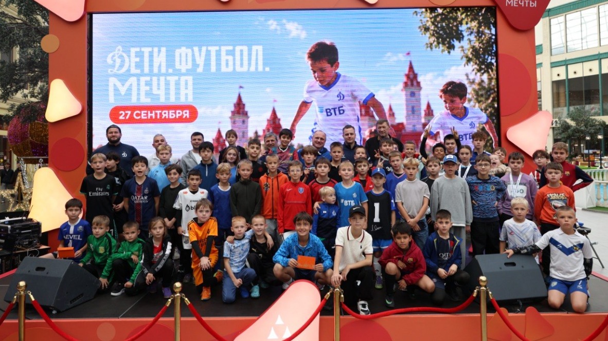 В «Острове Мечты» прошла открытая тренировка-просмотр детской футбольной школы