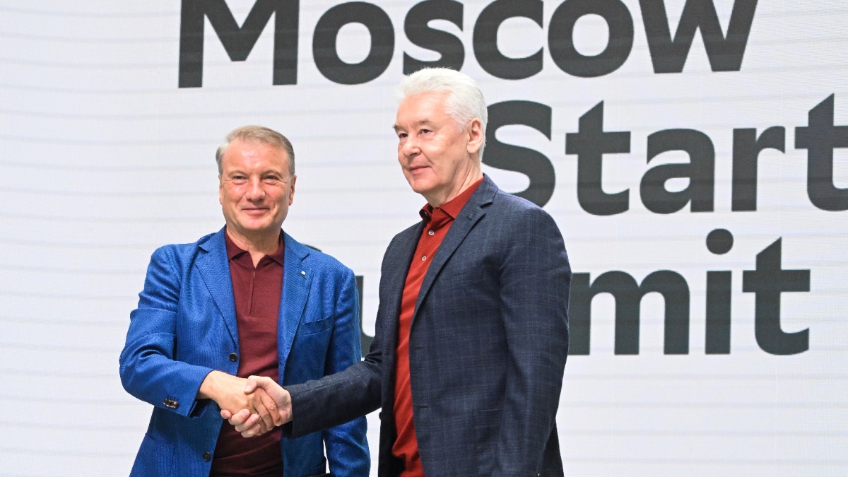 29 сентября. Президент, председатель правления Сбербанка Герман Греф (слева) и мэр Москвы Сергей Собянин на Московском стартап-саммите обсудили внедрение цифровых технологий и искусственного интеллекта в повседневную жизнь города