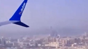 Появилось первое видео с борта самолета FlyDubai, подавшего сигнал бедствия