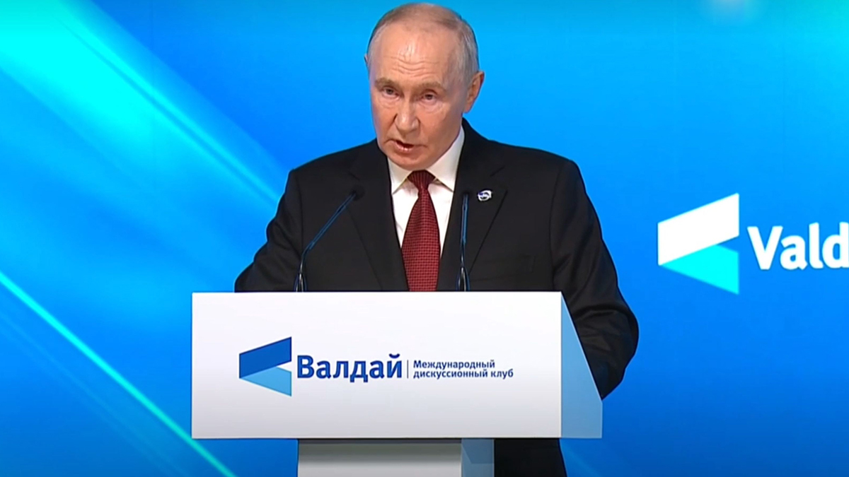 Путин: Слова МИД о защите Калининграда являются ответом на попытку запугать РФ