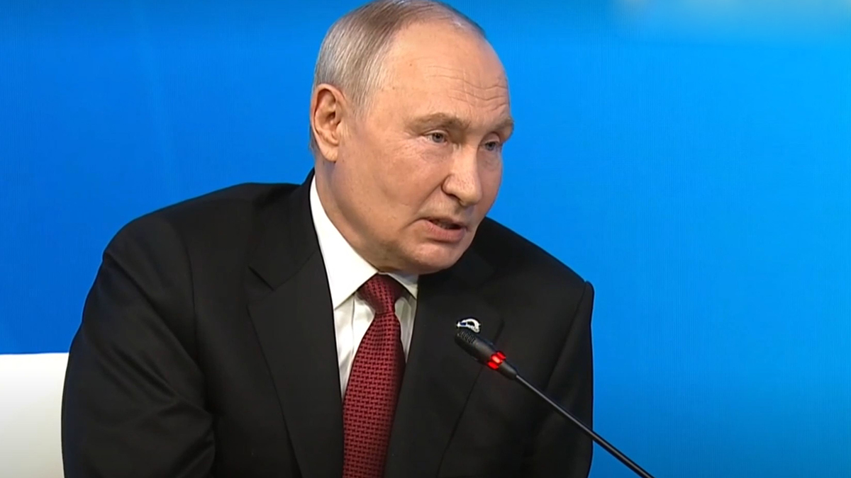 Путин призвал вместе искать выход из конфликта на Украине