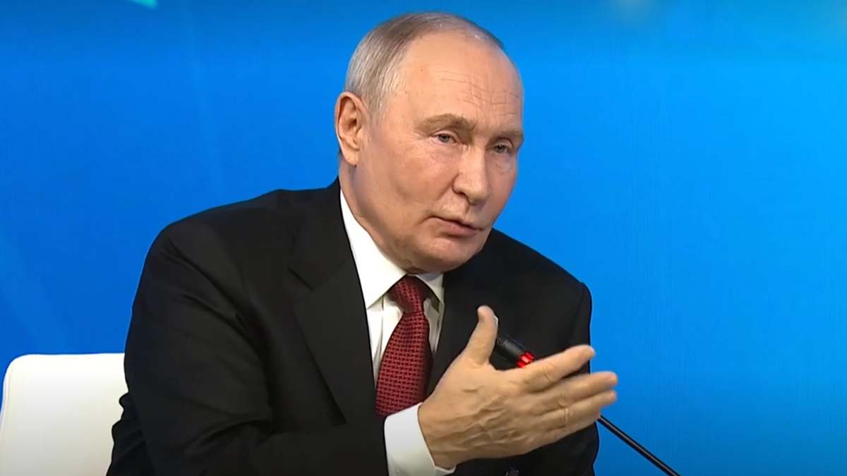 Путин предупредил о возможном тупиковом и мрачном «цифровом тоталитаризме»