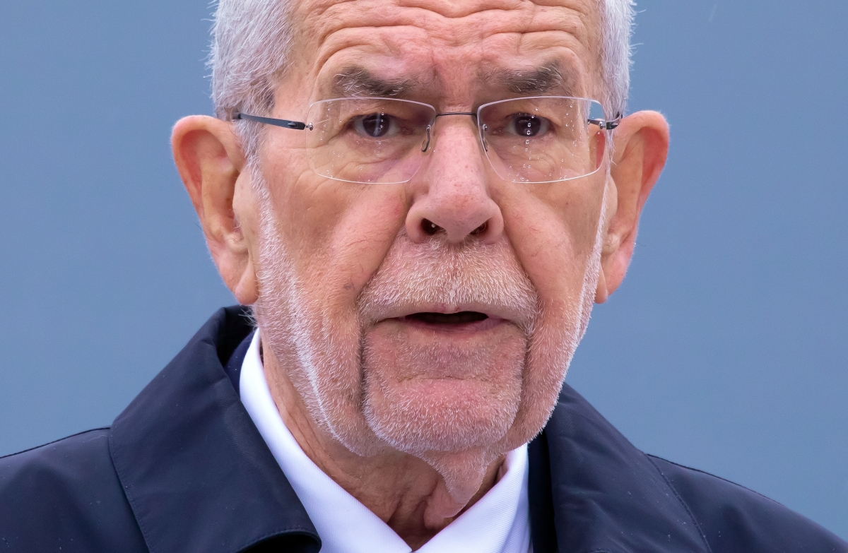 Рогов заявил, что президент Австрии Ван дер Беллен забыл о своих русских корнях