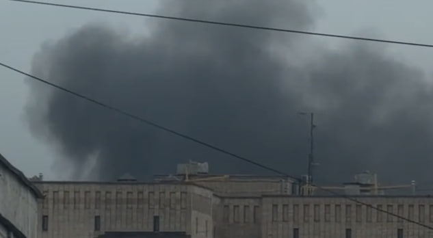 Пожар на крыше здания на Садовой-Кудринской улице в Москве 5 октября