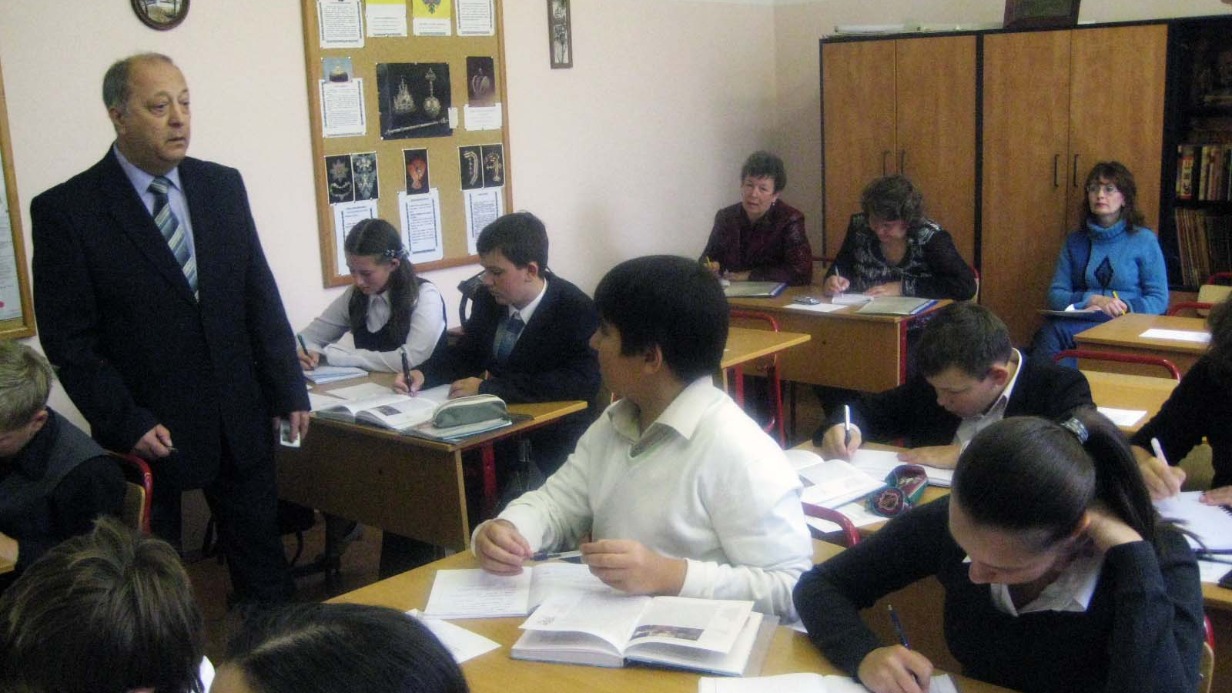 На пороге XXI века. Готовясь к уроку, Владимир Яковлевич всегда подбирал исторические документы