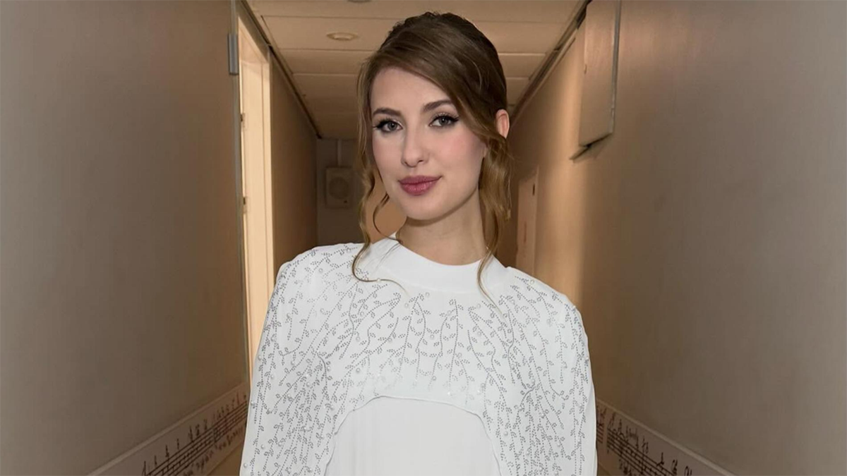21-летняя певица Елизавета Долженкова сообщила о рождении сына