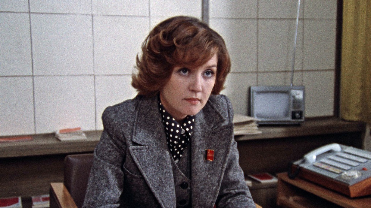 Катя Тихомирова (Вера Алентова) из фильма «Москва слезам не верит» (1979) чуть не потеряла любимого мужчину из-за разницы в статусе и доходах