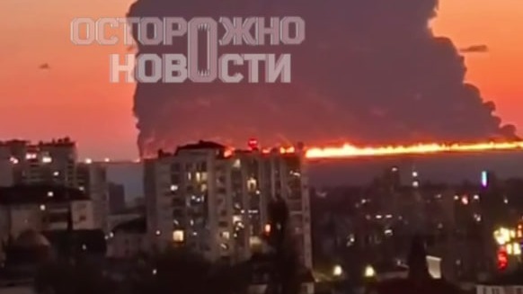СМИ: Мощный пожар произошел на судне в Черном море