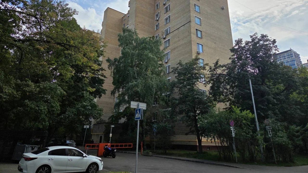 Два крупных нежилых помещения в районе Аэропорт выставили на городские торги