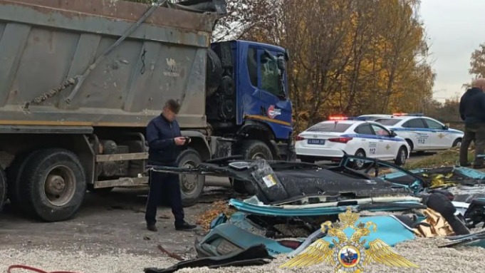 Самосвал опрокинулся на легковушку в Домодедове 13 октября: кто погиб