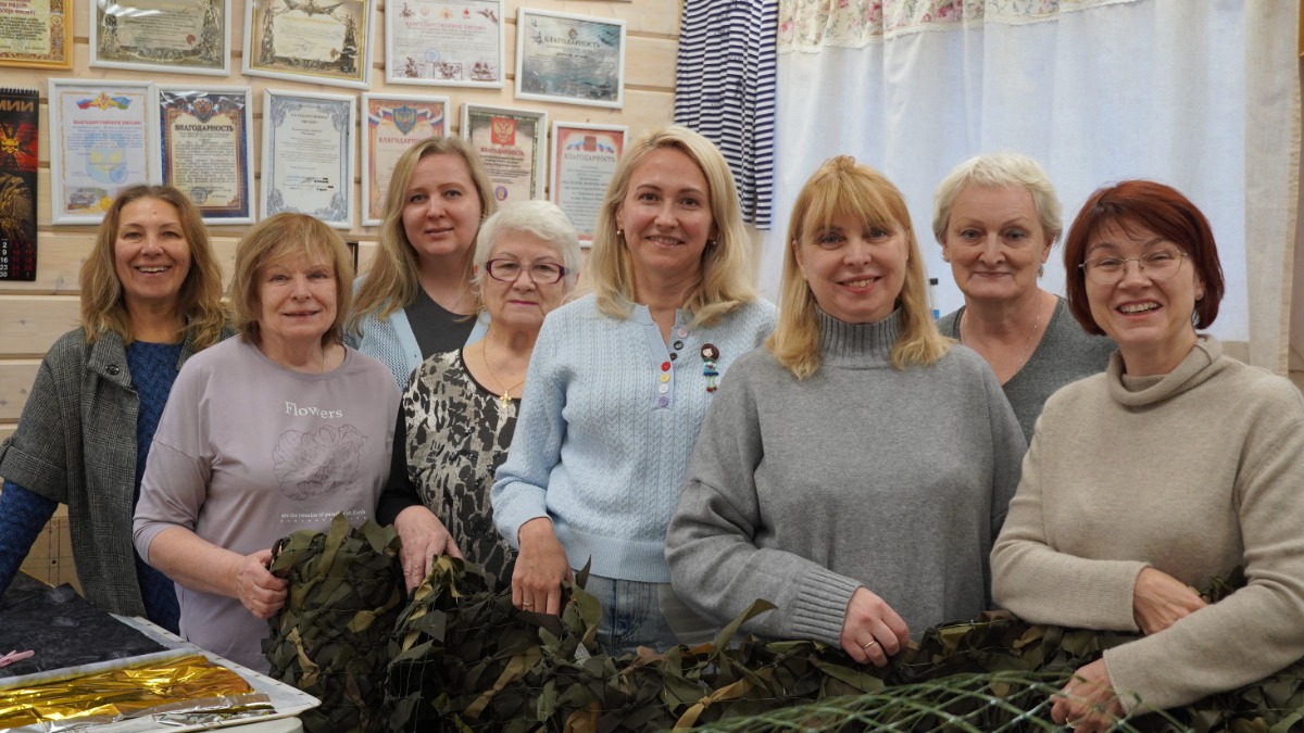 14 октября. Светлана Че (в центре) вместе с другими волонтерами движения «Мы рядом. Помощь фронту». Активисты из Куркина с 2022 года помогают нашим военным, участвующим в СВО