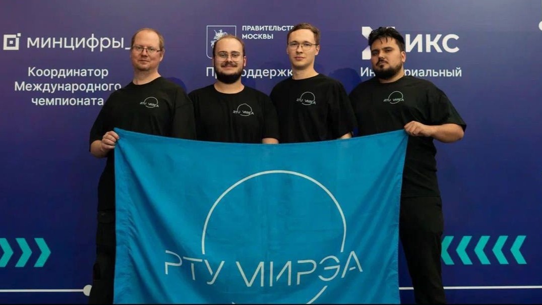 8 октября. Участники вышедшей в финал «Битвы роботов» команды МИРЭА (слева направо): Иван Агафонов, Илья Яровой, Алексей Валенков и Александр Никашин 