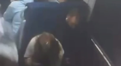 Кирпич попал в пассажирку электрички на МЦД-2: видео