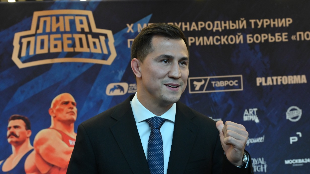 17 октября. Двукратный олимпийский чемпион по греко-римской борьбе Роман Власов дал напутствие участникам турнира «Победа» среди юниоров 