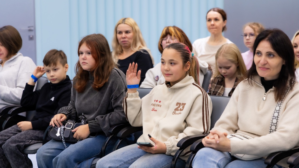 «Русская Медиагруппа» запустила серию благотворительных акций для детей и семей участников СВО