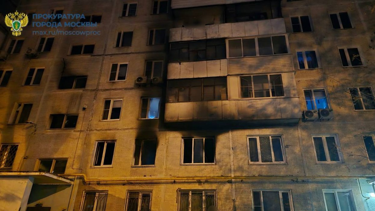 Выгоревшая квартира в доме на востоке Москвы