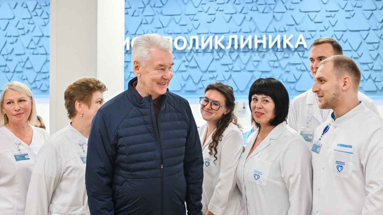 26 августа. Мэр Москвы Сергей Собянин открыл новую поликлинику на Октябрьском проспекте в Троицке 