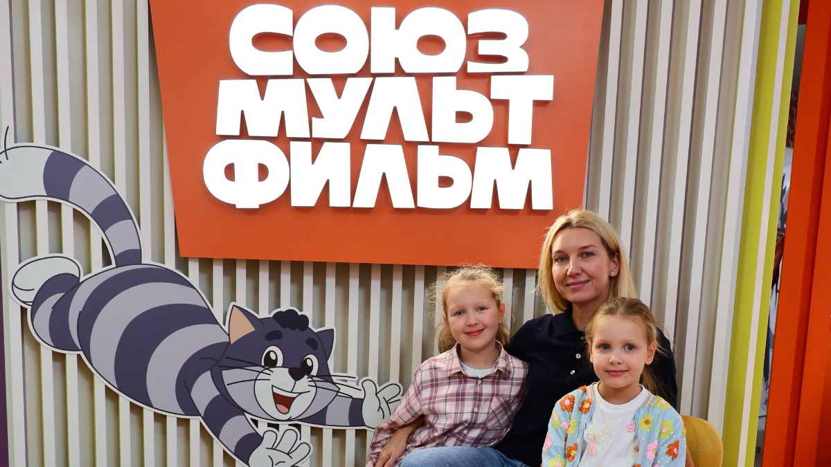 20 октября. Москвичка Анна Галаева с дочерьми Марией (слева) и Анастасией