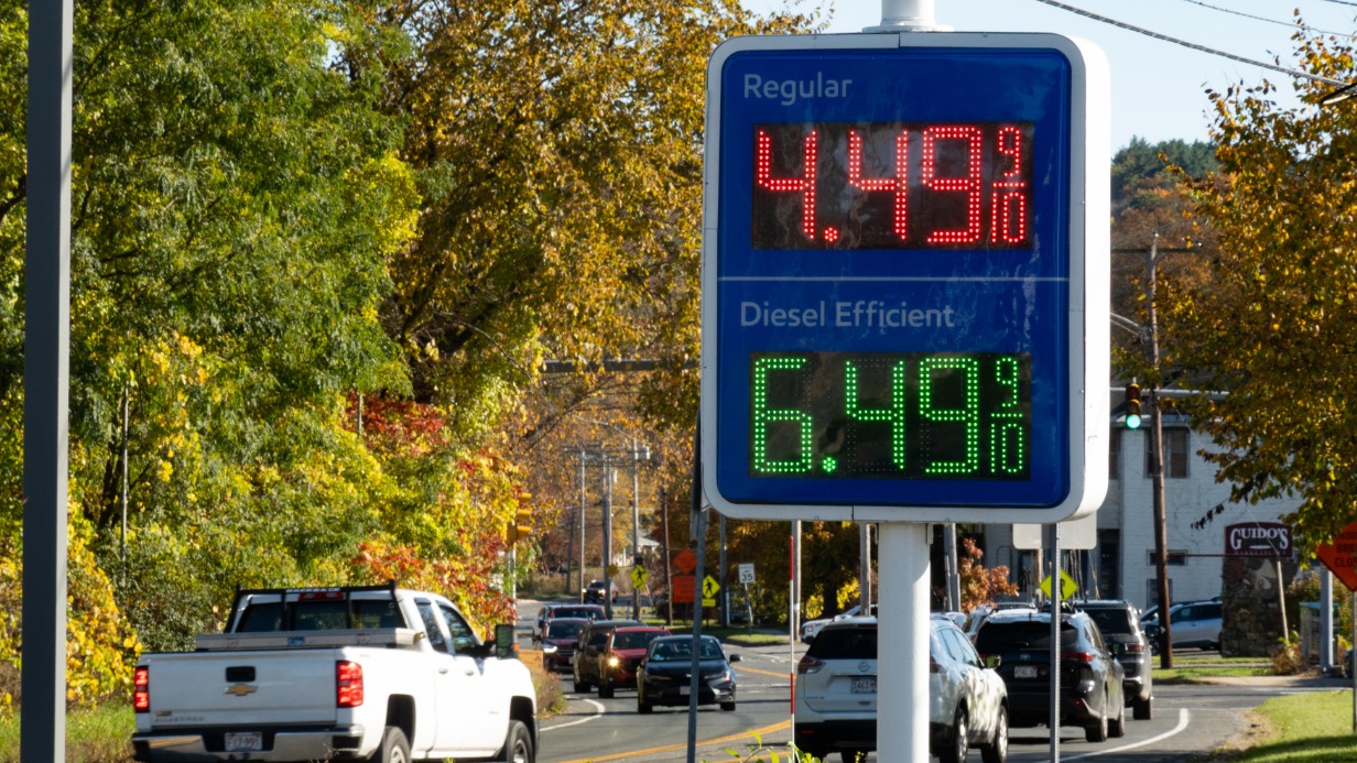 Цена на дизель в США с начала года в среднем выросла с 3,62 до 6,28 доллара за галлон, что не радует Трампа