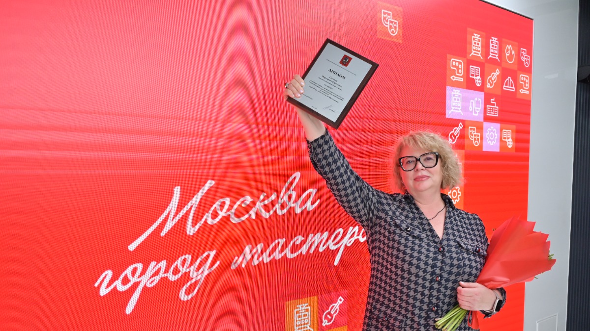 21 октября. Маргарита Седова получила награду конкурса «Московские мастера» как лучший продавец-консультант медиакиосков